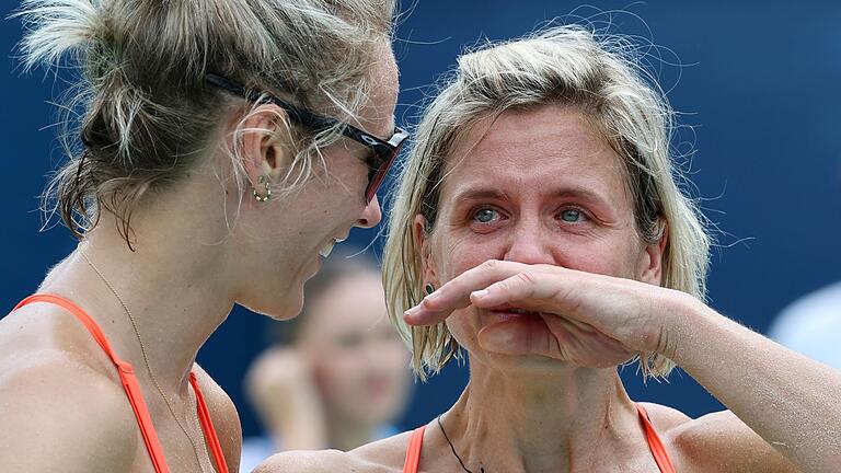 Paris 2024 - Beach-Volleyball       -  Die Chemie stimmt zwischen den beiden Spielerinnen.