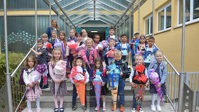 Die Klasse 1 b an der Grabfeld-Grundschule in Bad Königshofen mit ihrer Lehrerin Corinna Post.