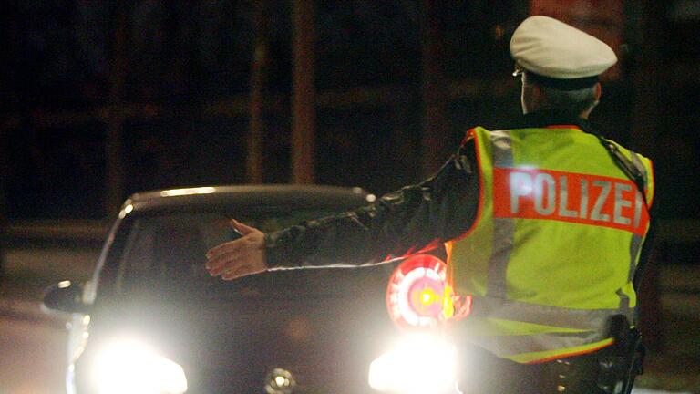 Symbolbild Polizeikontrolle Symbolbild Polizeikontrolle