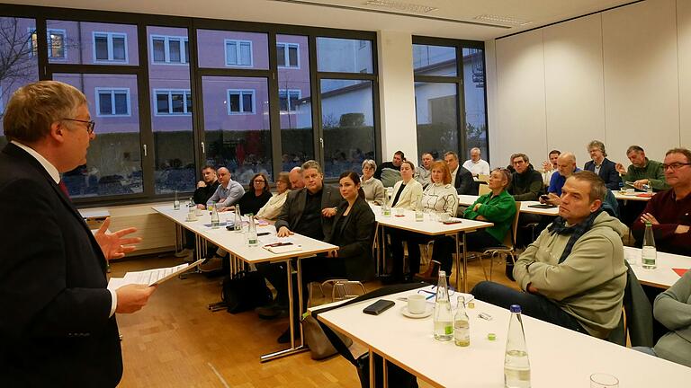 Volkmar Halbleib begrüßt die Betriebs- und Personalräte.