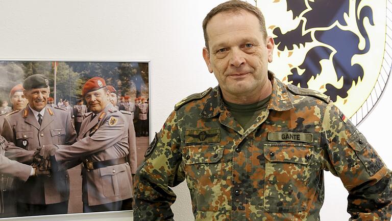 Harald Gante, Kommandeur der 10. Panzerdivision in Veitshöchheim. Harald Gante, Kommandeur der 10. Panzerdivision in Veitshöchheim.