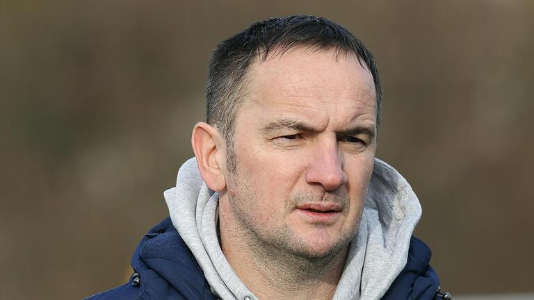 Aktuell auch wieder selbst auf dem Feld: Velibor Teofilovic, Trainer des Würzburger Kreisligisten Dettelbach und Ortsteile Aktuell auch wieder selbst auf dem Feld: Velibor Teofilovic, Trainer des Würzburger Kreisligisten Dettelbach und Ortsteile