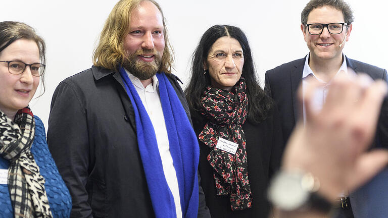 Toni Hofreiter trifft Martin Heilig       -  Toni Hofreiter, der Fraktionsvorsitzende von Bündnis 90/Die Grünen im Bundestag, spricht zusammen mit Oberbürgermeisterkandidat Martin Heilig am Mittwoch (08.01.19) im Kolpinghaus in Würzburg im Rahmen einer Wahlkampfveranstaltung der Würzburger Grünen im Kommunalwahlkampf über eine mögliche Verkehrswende in Würzburg.