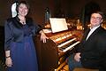Zwei Künstler, die gut miteinander harmonieren: Sopranistin Sonja Rahm und Elias Mack an der Klaisorgel in Fladungen, mit der sie am Sonntagabend ein unterhaltsames Konzert gaben