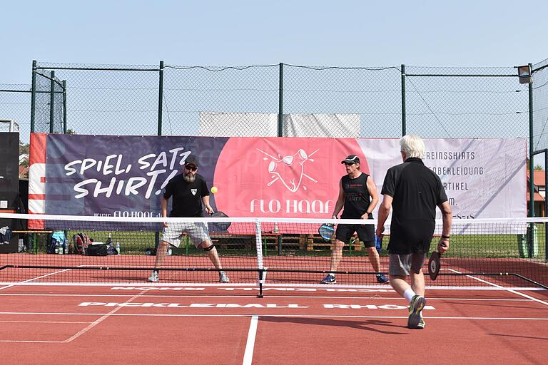 Der gebürtige US-Amerikaner Dale Gowan (links) ist ein Pionier in Sachen Pickleball in Deutschland. Der gebürtige US-Amerikaner Dale Gowan (links) ist ein Pionier in Sachen Pickleball in Deutschland.