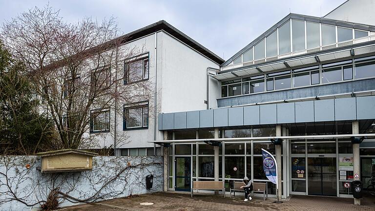 Nach dem Aus für das Josefs-Krankenhaus: Der Schweinfurter Kreistag sieht es positiv, dass er immer an der kreiseigenen Geomed-Klinik in Gerolzhofen festgehalten hat. Nach dem Aus für das Josefs-Krankenhaus: Der Schweinfurter Kreistag sieht es positiv, dass er immer an der kreiseigenen Geomed-Klinik in Gerolzhofen festgehalten hat.