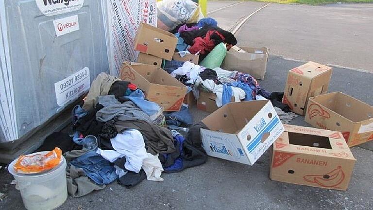 Zahlreiche Müllkartons wurden am Containerstandort in der Glauberstraße in Kitzingen abgestellt. Der Umweltsünder wurde ermittelt. Zahlreiche Müllkartons wurden am Containerstandort in der Glauberstraße in Kitzingen abgestellt. Der Umweltsünder wurde ermittelt.