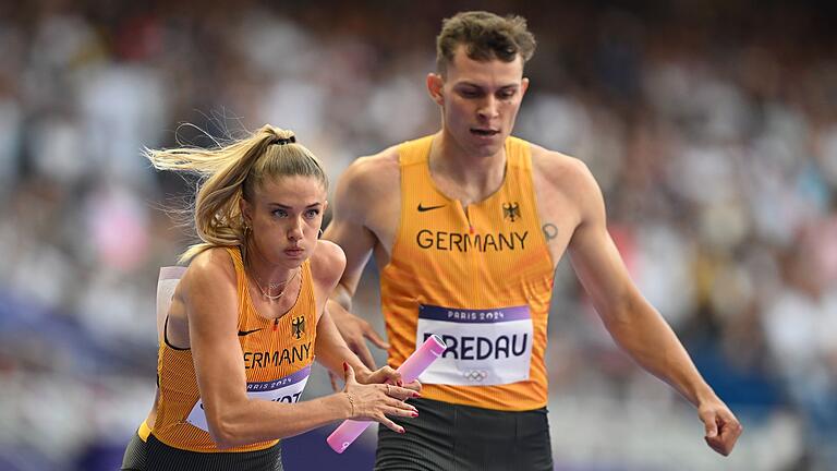 Paris 2024 - Leichtathletik       -  Alica Schmidt und Jean Paul Bredau verpassten mit der Mixed-Staffel klar den Endlauf