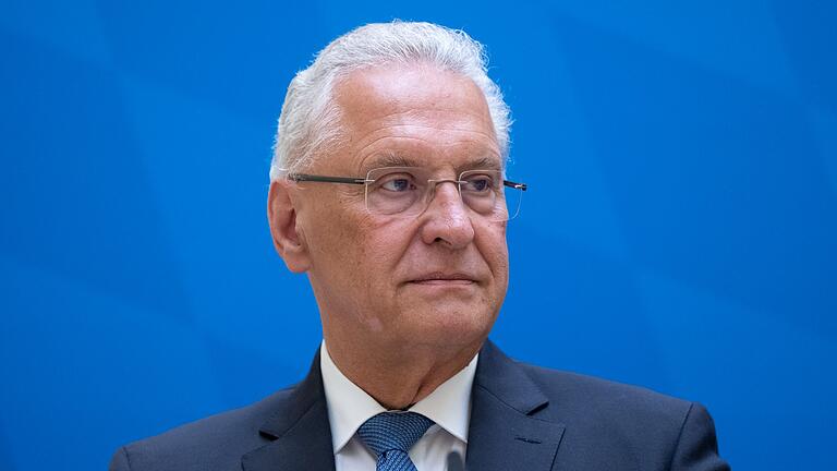 Joachim Herrmann       -  Joachim Herrmann kündigte in seiner Funktion als CSU-Bezirksvorsitzender in Mittelfranken für Oktober ein weiteres Gespräch mit dem Bezirksvorstand der Mittelstands-Union an. (Archivbild)