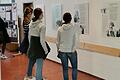Die Ausstellung 'Dietrich Bonhoeffer. Sein Leben. Sein Werk.' im Ev. Gemeindezentrum Ulmer-Haus wurde auch von einer Gymnasialklasse für den Unterricht genutzt.&nbsp;