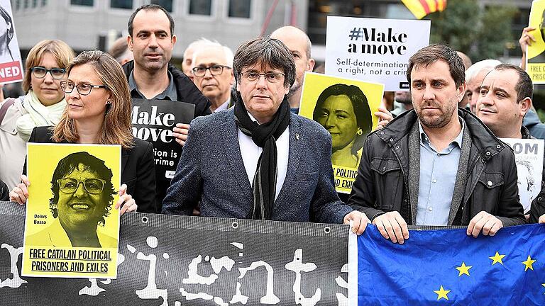 BELGIUM-EU-SPAIN-CATALAN-JUSTICE-POLITICS - Der katalanische Exilpolitiker Carles Puigdemont bei einer Kundgebung in Brüssel. BELGIUM-EU-SPAIN-CATALAN-JUSTICE-POLITICS - Der katalanische Exilpolitiker Carles Puigdemont bei einer Kundgebung in Brüssel.