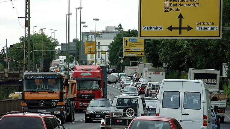 Dichter Verkehr am Stadtring Süd in Würzburg – doch die Grenzwerte für Stickoxide wurden 2017 eingehalten. Dichter Verkehr am Stadtring Süd in Würzburg – doch die Grenzwerte für Stickoxide wurden 2017 eingehalten.