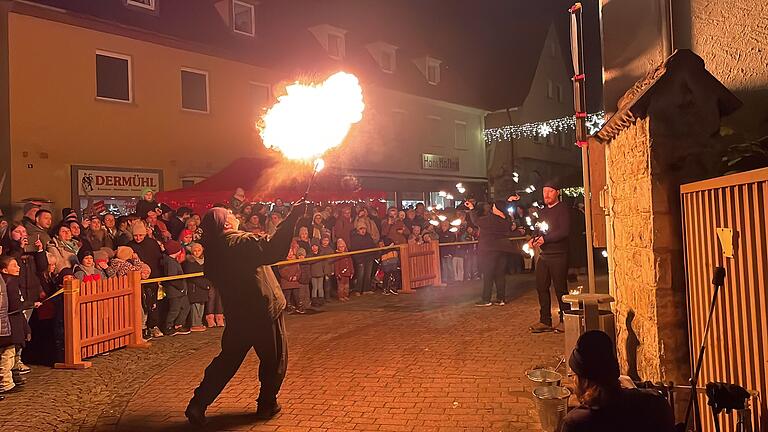 Die Feuershow in Uffenheim begeisterte die Zuschauer.