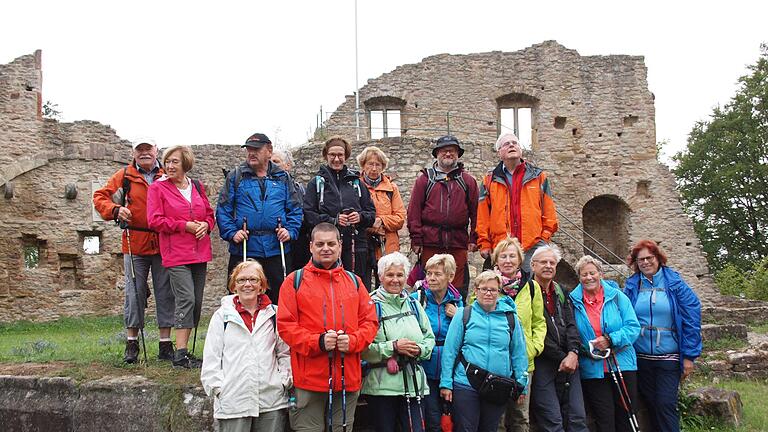 Der Rhönklub-Zweigverein Bad Kissingen wanderte an Mariä Himmelfahrt an der ehemaligen Grenze entlang. Foto: Hans-Jürgen Neumann - Der Rhönklub-Zweigverein Bad Kissingen wanderte an Mariä Himmelfahrt an der ehemaligen Grenze entlang. Foto: Hans-Jürgen Neumann Der Rhönklub-Zweigverein Bad Kissingen wanderte an Mariä Himmelfahrt an der ehemaligen Grenze entlang. Foto: Hans-Jürgen Neumann - Der Rhönklub-Zweigverein Bad Kissingen wanderte an Mariä Himmelfahrt an der ehemaligen Grenze entlang. Foto: Hans-Jürgen Neumann