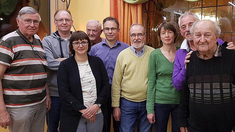 In der Hauptversammlung der Naturfreunde Haßfurt stand die Wahl des Vorstands im Mittelpunkt. Das Bild zeigt (von links): Huber Müller, Ralph Kraus, Karin Fehringer, Friedrich Müller, Michael Hübner, Bernd Baumgart, Christine Springer, Günter Birkl und Willy Eisemann. In der Hauptversammlung der Naturfreunde Haßfurt stand die Wahl des Vorstands im Mittelpunkt. Das Bild zeigt (von links): Huber Müller, Ralph Kraus, Karin Fehringer, Friedrich Müller, Michael Hübner, Bernd Baumgart, Christine Springer, Günter Birkl und Willy Eisemann.
