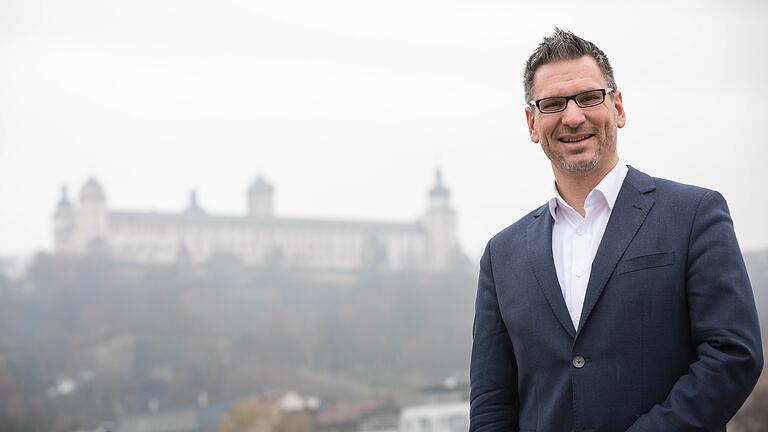 Björn Rudek ist seit gut einem halben Jahr Tourismusdirektor in Würzburg. Schon in seiner Schulzeit war er im Fremdenverkehr aktiv. Björn Rudek ist seit gut einem halben Jahr Tourismusdirektor in Würzburg. Schon in seiner Schulzeit war er im Fremdenverkehr aktiv.