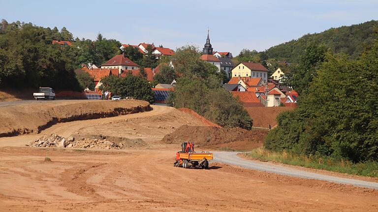 Blick über die Baustelle nach Frickenhausen. Blick über die Baustelle nach Frickenhausen.