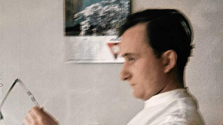 Ihr Mann Herbert werkelte auch damals gerne im hinteren Bereich des 1959 eröffneten Ladens. Ihr Mann Herbert werkelte auch damals gerne im hinteren Bereich des 1959 eröffneten Ladens.
