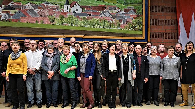 Die Gemeinde Birkenfeld ehrte zahlreiche Bürger für ihr ehrenamtliches Engagement in Vereinen und Gruppen.
