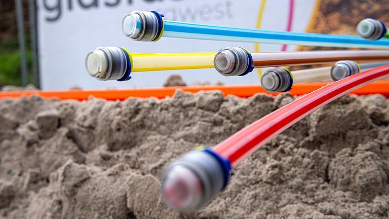 Neue Glasfaser-Anschlüsse soll es für Herbstadt geben, der Gemeinderat stimmte für einen Förderantrag.