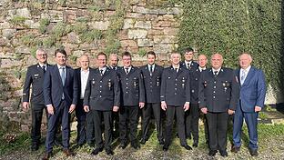 Landrat Thomas Bold (rechts), Kreisbrandinspektor Marco Brust (von links), Staatssekretär Sandro Kirchner und Bürgermeister Daniel Wehner gratulierten den Jubilaren Roland Schlereth, dazwischen Kreisbrandmeister Klaus Preisendörfer, Matthias Schle...       -  Landrat Thomas Bold (rechts), Kreisbrandinspektor Marco Brust (von links), Staatssekretär Sandro Kirchner und Bürgermeister Daniel Wehner gratulierten den Jubilaren Roland Schlereth, dazwischen Kreisbrandmeister Klaus Preisendörfer, Matthias Schlereth, Constantin Renninger, Michael Wegener, Christian Rost, Jochen Zehe und Bernd Müller.