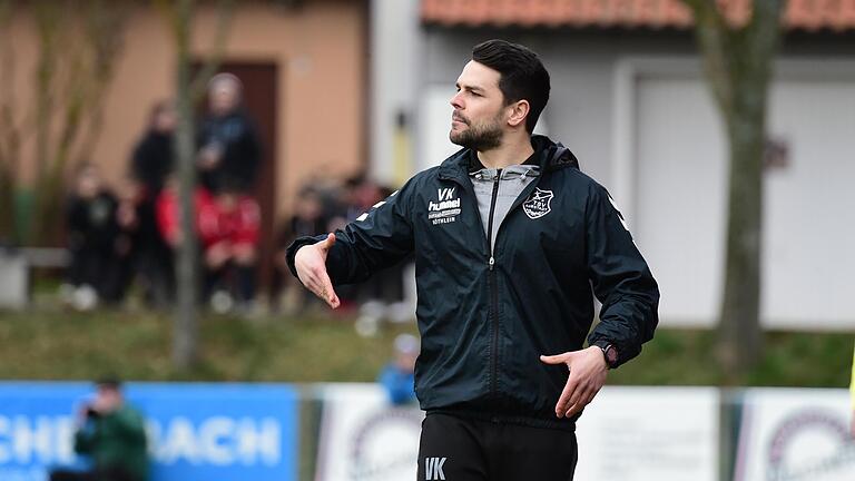 Engagement beendet: Victor Kleinhenz muss beim Regionalligisten TSV Aubstadt seinen Trainerstuhl nach der Niederlage am Samstag gegen Buchbach räumen.       -  Engagement beendet: Victor Kleinhenz muss beim Regionalligisten TSV Aubstadt seinen Trainerstuhl nach der Niederlage am Samstag gegen Buchbach räumen.