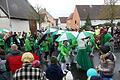 Praktisch, wenn die Regenschirme sogar zum Kostüm passen.       -  Praktisch, wenn die Regenschirme sogar zum Kostüm passen.