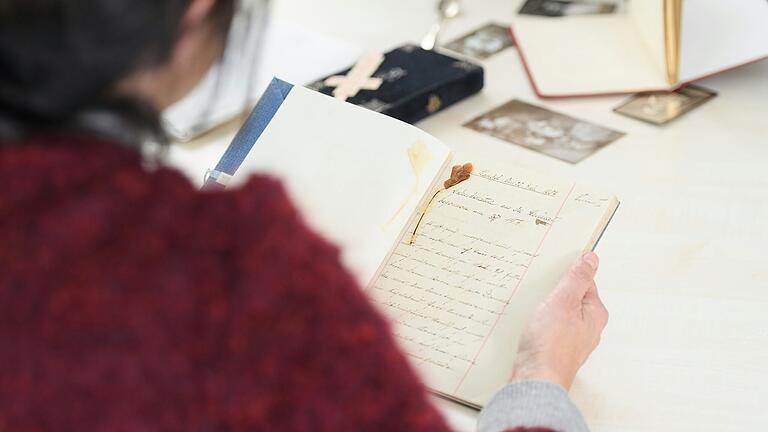 'Erlesens Franken' mit Kurrent und Sütterlin: Bürgerinnen und Bürger lesen gemeinsam mit Studierenden alte Schriften.