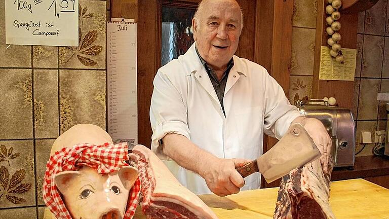 Den wollen die Leute sehen: Der 80-jährige Metzgermeister Alfons Seufert. Foto: Hannes Helferich