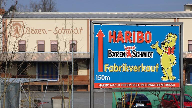 Das letzte Gummibärchen lief im Mainbernheimer Haribo-Werk über das Fließband. Ab März ist die Produktion eingestellt. Damit endet die Geschichte des Traditionsunternehmens Bären-Schmidt, das von Haribo übernommen wurde. Bis Ende September sollen alle Maschinen demontiert sein. Das letzte Gummibärchen lief im Mainbernheimer Haribo-Werk über das Fließband. Ab März ist die Produktion eingestellt. Damit endet die Geschichte des Traditionsunternehmens Bären-Schmidt, das von Haribo übernommen wurde. Bis Ende September sollen alle Maschinen demontiert sein.