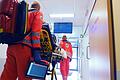 Mit dem Tablet im Einsatz: Telemedizin wird vor allem im Rettungsdienst verwendet.