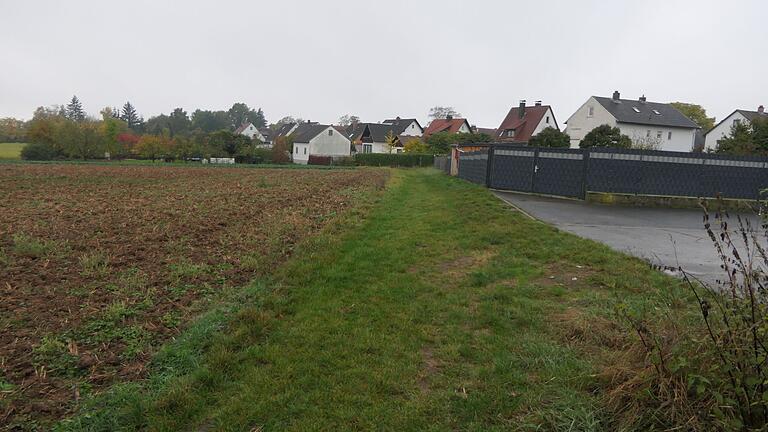 Anschließend an die Zirkelstraße, die dort derzeit noch Sackgasse ist, sollen in Sylbach zwei neue Hochbehälter zur Wasserversorgung auf einem Grundstück (links) der Stadtwerk Haßfurt GmbH entstehen.&nbsp;