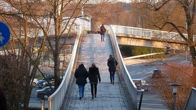 Im zweiten Anlauf geht es nun an die Sanierung der Falaiser Brücke. Die bekommt dann auch ein neues Geländer wie an der neuen Brücke über die Brend.