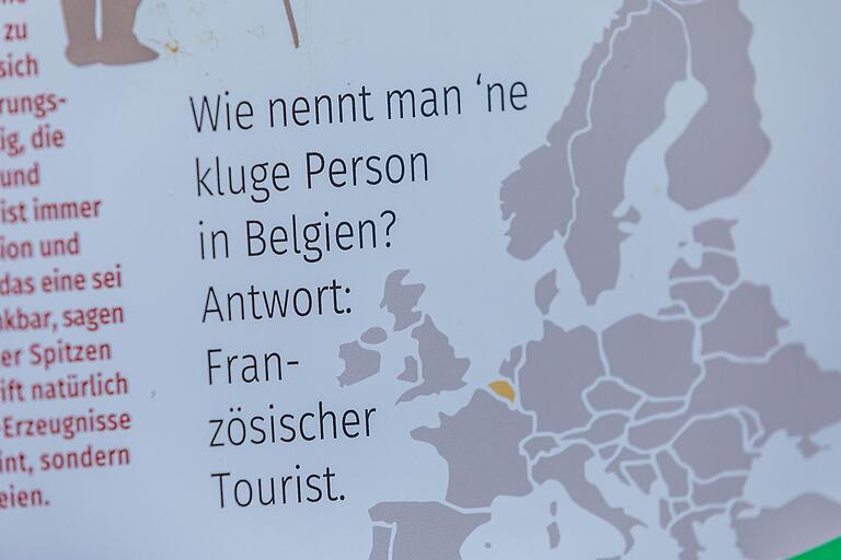 Achtung, Witz: Hier an der Tafel zu Belgien. Achtung, Witz: Hier an der Tafel zu Belgien.