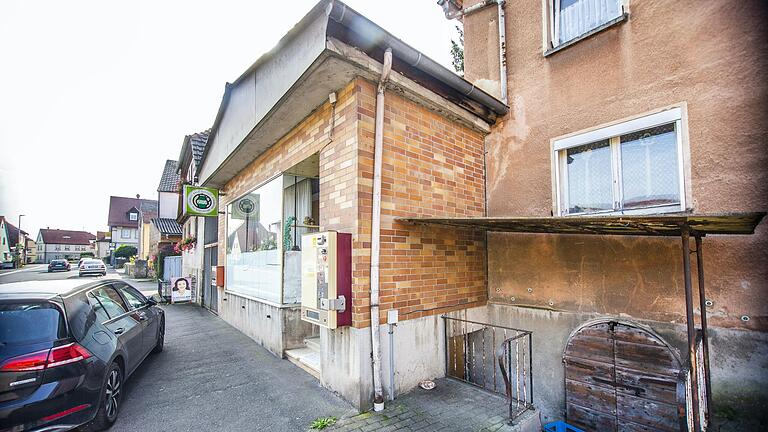 Diskrepanz zwischen Stadt und Ortsteilen: Am Ortsbild von Limbach gab es beim Haßberge-Check Kritik, besonders am Umfeld des ehemaligen Dorfladens in der Hauptstraße.