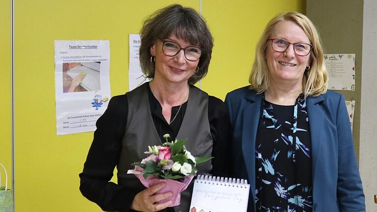 Schulamtsdirektorin Ruth Klawitter (rechts) mit der neuen Schulleiterin Katja Leipold.