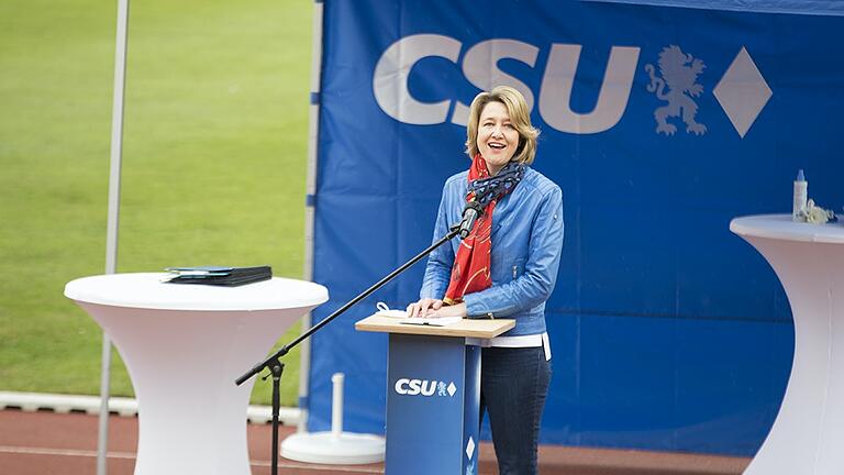 Die CSU-Bundestagsabgeordnete Anja Weisgerber wurde erneut als Direktkandidatin für den Wahlkreis Schweinfurt/Kitzingen nominiert. Die Nominierung fand wegen der Corona-Pandemie im Freien im Willy-Sachs-Stadion in Schweinfurt statt.