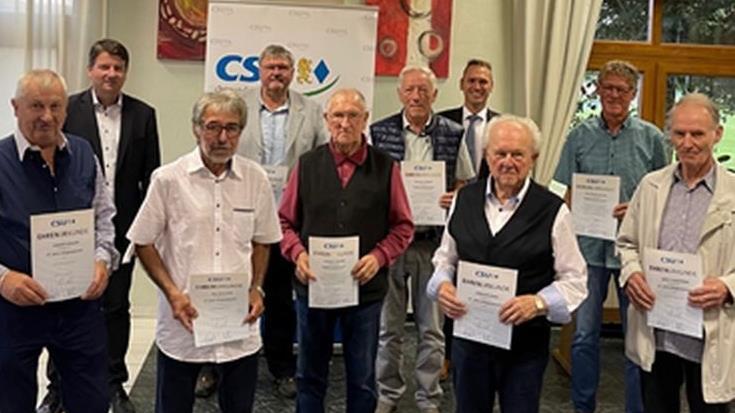 Ehrungen langjähriger Mitglieder erfolgten bei  der Mitgliederversammlung des CSU-Ortsverbandes Oberthulba (von links):  Hubert Gerlach, Sandro Kirchner, Walter Glück, Norbert Kessler, Herbert Winter, Manfred Kessler, Mario Götz, Gerhard Adam, Wolfgang Halbig und Adolf Schottdorf. Gerhard Adam ist bereits 65 Jahre Mitglied im CSU-Ortsverband. Christian Kessler       -  Ehrungen langjähriger Mitglieder erfolgten bei  der Mitgliederversammlung des CSU-Ortsverbandes Oberthulba (von links):  Hubert Gerlach, Sandro Kirchner, Walter Glück, Norbert Kessler, Herbert Winter, Manfred Kessler, Mario Götz, Gerhard Adam, Wolfgang Halbig und Adolf Schottdorf. Gerhard Adam ist bereits 65 Jahre Mitglied im CSU-Ortsverband. Christian Kessler