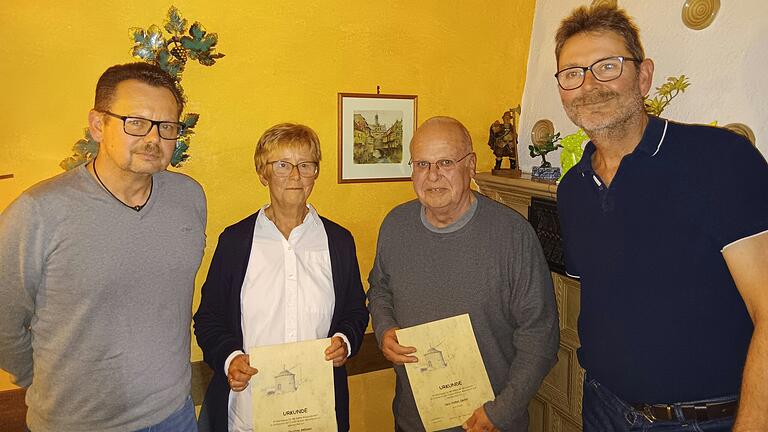 Ehrungen bei den Freien Wählern Marktbreit (von links: Jürgen Poppner (stellvertretender Vorsitzender), Christel Gebauer, Volker Deifel und Harald Damm (Vorsitzender) Ehrungen bei den Freien Wählern Marktbreit (von links: Jürgen Poppner (stellvertretender Vorsitzender), Christel Gebauer, Volker Deifel und Harald Damm (Vorsitzender)
