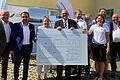 Dicker Scheck im Gepäck: Bei der Eröffnung des Verah-am-Ort-Raums in Stockheim überreichte Gesundheitsminister Klaus Holetschek (Zweiter von links) knapp 500.000 Euro für die Finanzierung des Projekts. Mit im Bild Landrat Thomas Habermann (links) sowie (von rechts) Werner Palancares, Felix Schmidl,&nbsp; Simone Günther, Ute Schloe, Reiner Hofmann, Bürgermeister Martin Link und Jasmin Reuter.