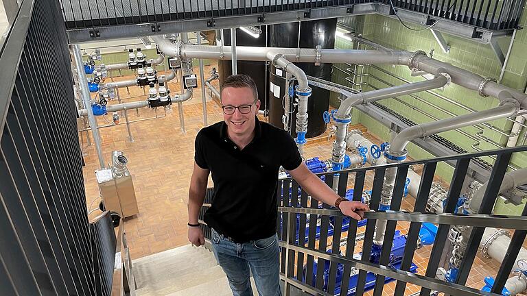 Wassermeister Julian Dytrt kümmert sich täglich um sauberes, einwandfreies Trinkwasser. Wassermeister Julian Dytrt kümmert sich täglich um sauberes, einwandfreies Trinkwasser.