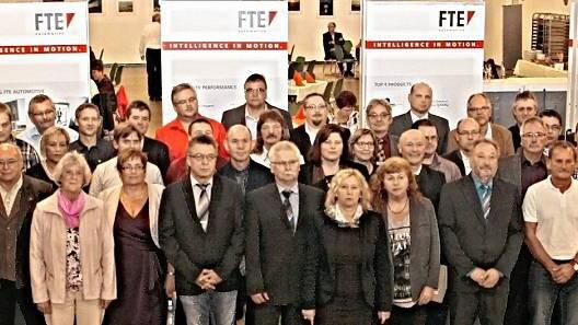 Diese Frauen und Männer wurden bei der Firma FTE in Ebern für 25-, 40- und 50-jährige Zugehörigkeit durch Michael Müller (3. von rechts) geehrt. Zweiter Bürgermeister Harald Pascher (2. von rechts) und Betriebsratsvorsitzende Sonja Meister (4. von rechts) sowie Sabine Tedden (7. von rechts), würdigten die Leistungen und die Treue zur Firma. Diese Frauen und Männer wurden bei der Firma FTE in Ebern für 25-, 40- und 50-jährige Zugehörigkeit durch Michael Müller (3. von rechts) geehrt. Zweiter Bürgermeister Harald Pascher (2. von rechts) und Betriebsratsvorsitzende Sonja Meister (4. von rechts) sowie Sabine Tedden (7. von rechts), würdigten die Leistungen und die Treue zur Firma.
