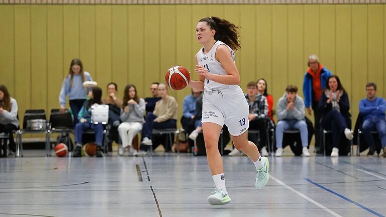 Paula Wenemoser, hier im Trikot der Qool Sharks Würzburg, spielte im Sommer für die U-20-Nationalmannschaft Deutschlands bei der Europameisterschaft in Rumänien. Ihr bestes Spiel lieferte Wenemoser im Halbfinale gegen die Niederlande.