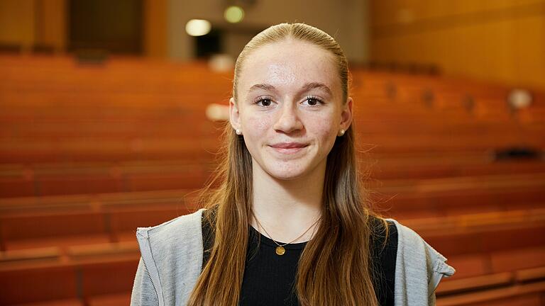 Marlene Hein (14) vom Julius-Echter-Gymnasium Elsenfeld sagt 'Grumbern' zu Kartoffeln.&nbsp;