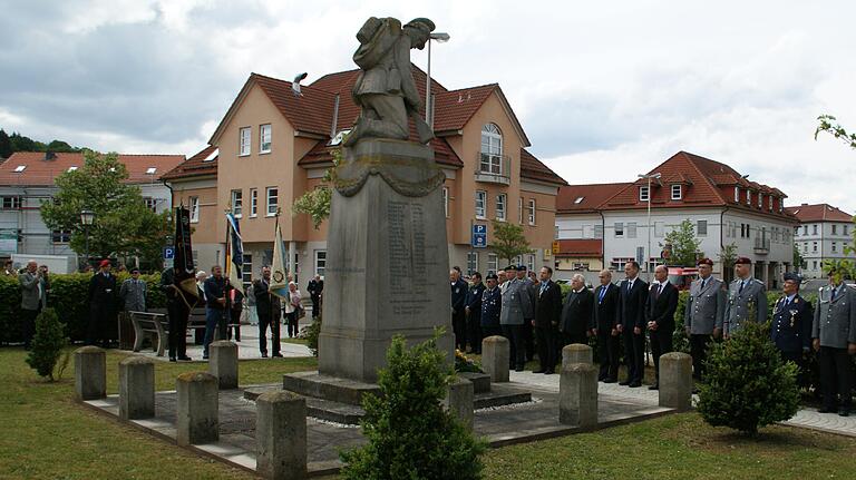 Gedenkfeiern zum Volkstrauertag wird es in diesem Jahr in Eltmann und den Stadtteilen nicht geben (unser Bild entstand 2015 in Eltmann). Stellvertretend fand ein ehrendes Gedenken mit Ansprache des Bürgermeisters am Mittwoch im Rahmen der Stadtratssitzung statt.&nbsp;