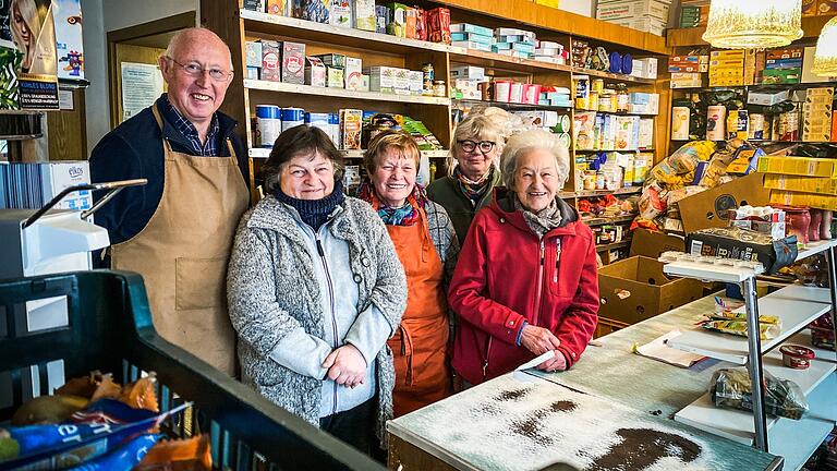 Helfende Hände der Haßfurter Tafel (von links): Walter Stark,&nbsp;Ute Ulbrich, Magdalena Weisensee, Sigrid Anschütz-Kestler, Edeltraud Baur.