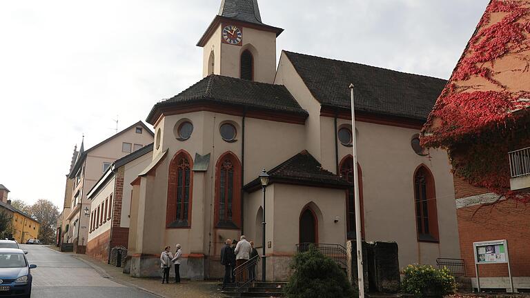 Die evangelische St. Georgskirche ist der eigentliche kirchliche Ursprung in Thüngen. Seit der Reformation ist sie evangelisches Gotteshaus. Ab nächstem Jahr soll sie auch den Thüngener Katholiken zur Verfügung stehen.