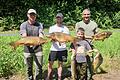 Steffen Etzel (Mitte) ist der neue Anglerkönig der Sportangler Bad Kissingen. Er sicherte sich den Sieg mit einem 7010 Gramm schweren Schuppenkarpfen. Ihm folgen Christopher Wex (links) und Benjamin Staab (rechts). Anton Staab (vorne rechts) holte...       -  Steffen Etzel (Mitte) ist der neue Anglerkönig der Sportangler Bad Kissingen. Er sicherte sich den Sieg mit einem 7010 Gramm schweren Schuppenkarpfen. Ihm folgen Christopher Wex (links) und Benjamin Staab (rechts). Anton Staab (vorne rechts) holte sich mit einem 1760 Gramm schweren Spiegelkarpfen die Jugendkönigskette.