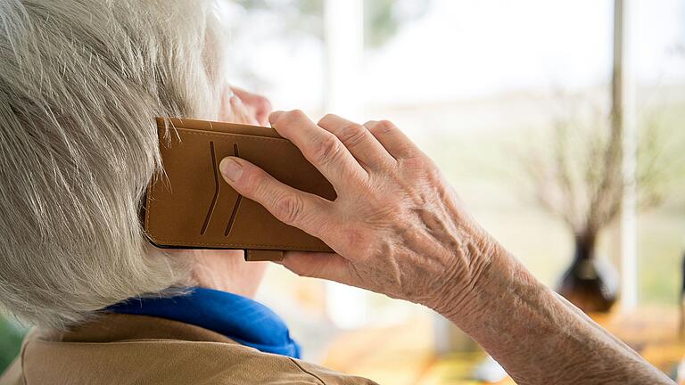 Am Mittwoch haben Telefonbetrüger mittels 'Schockanrufen' in gleich drei Fällen Menschen um ihr Erspartes gebracht. Am Mittwoch haben Telefonbetrüger mittels 'Schockanrufen' in gleich drei Fällen Menschen um ihr Erspartes gebracht.