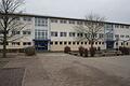 Das Schulhaus in Mainstockheim soll fit für die Mittagsbetreuung gemacht werden. Noch müssen aber Probleme gelöst werden.
